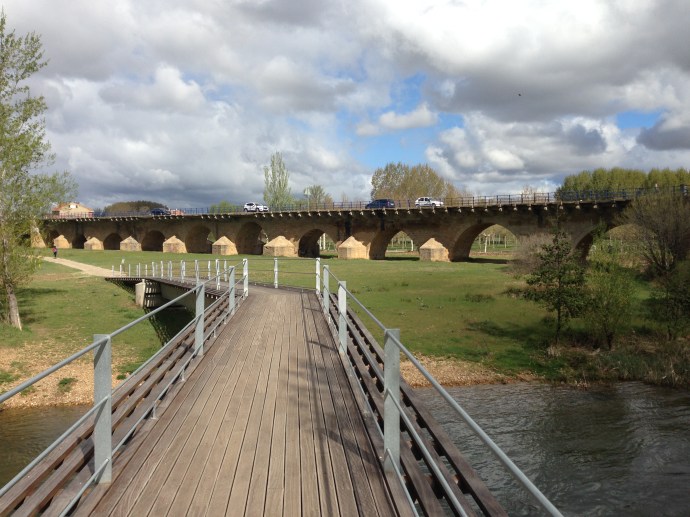 The 20 span Puente Ingente over rio Moro